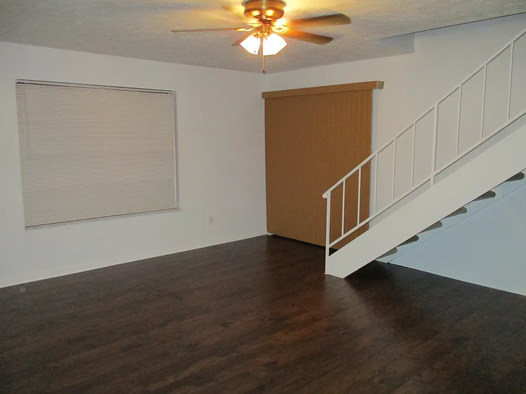 102D E Westcliff Center St #D — Photo 4