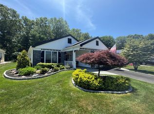 525 Cranston Ln, Ridge, NY 11961