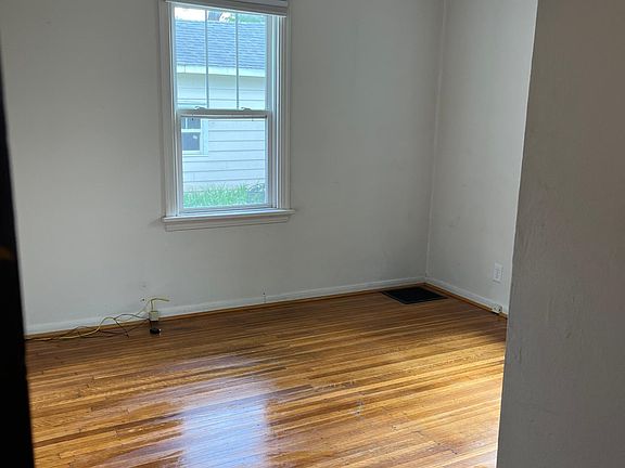 2nd image of 715 E 62nd St