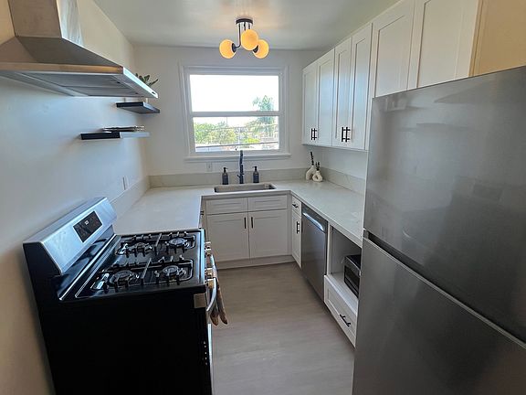 2nd image of 1119 N Hayworth Ave APT 9