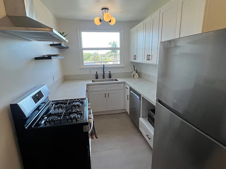 1119 N Hayworth Ave #9 — Photo 4