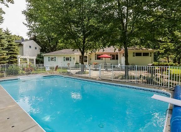 2nd image of 4135 Lakewood Ave