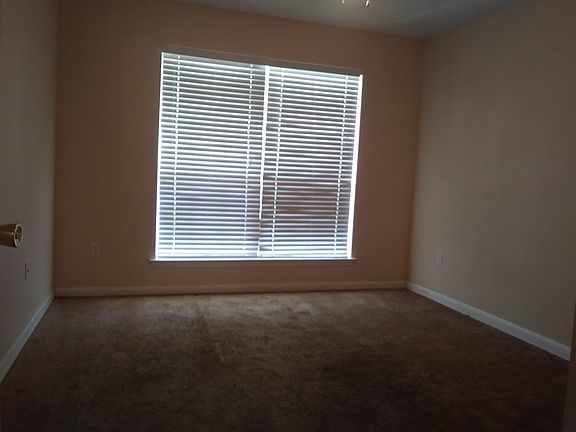 5th image of 1913 Firefly Dr