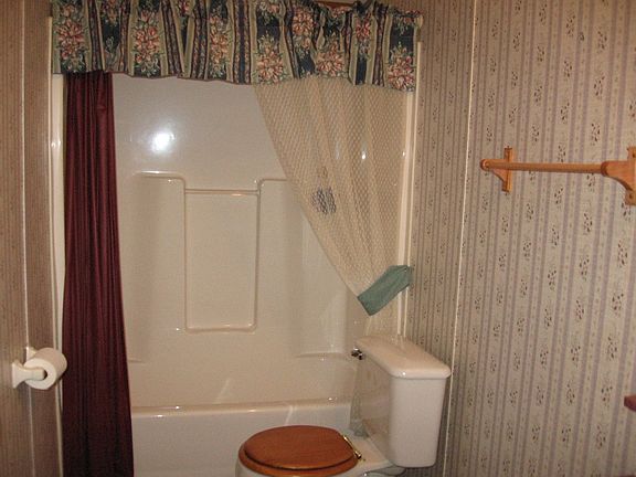 5th image of 203 Saddleford Ct N