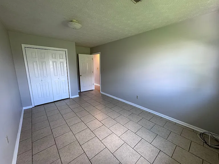 105 Grogan Cir — Photo 2