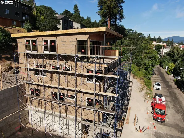 43 Sherman Ave, Hood River, OR 97031