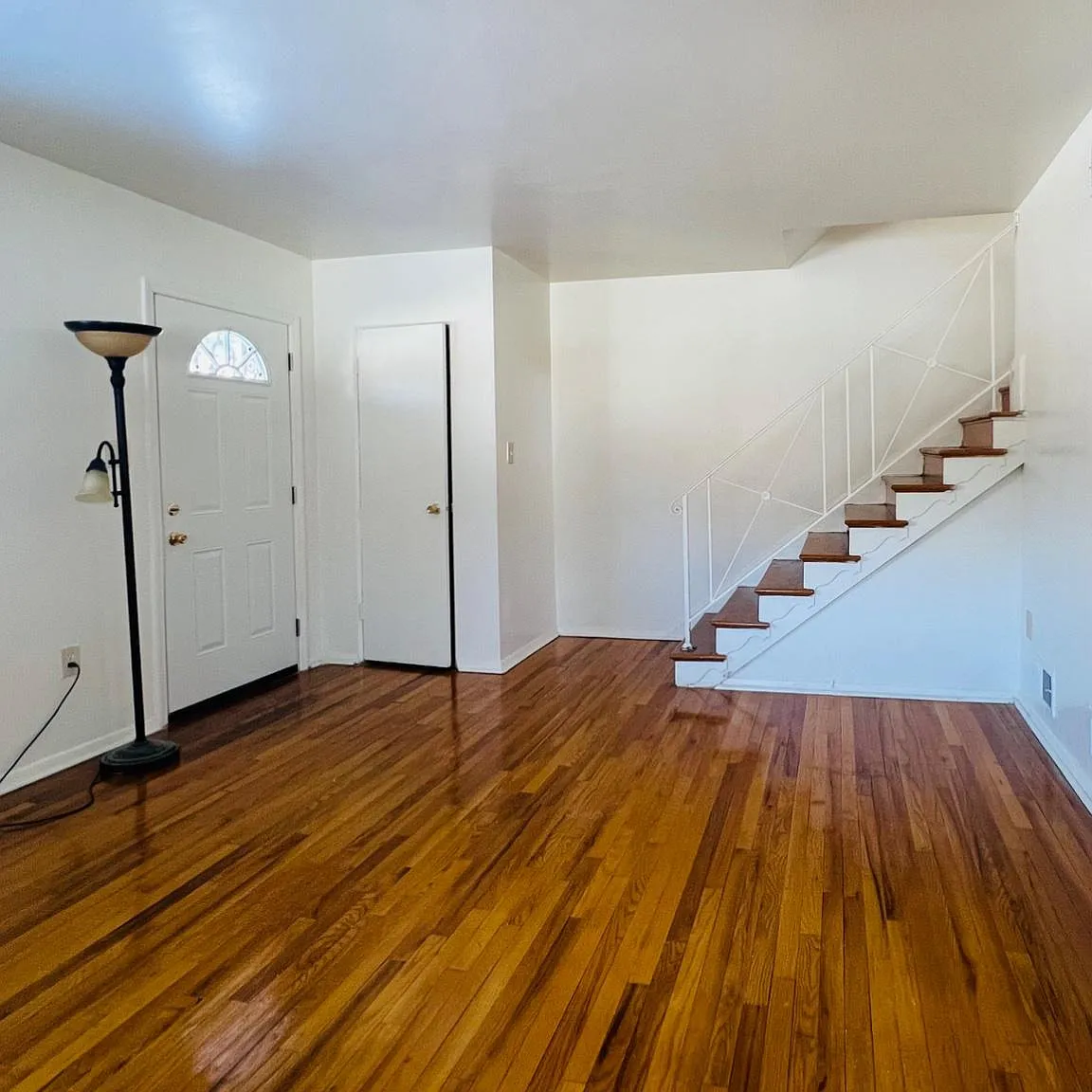 3 bed, 2.5 bath, 2352 sqft, $3,300 — Photo 2