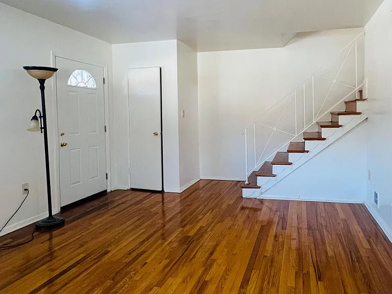 4901 Fitch Pl NE — Photo 2