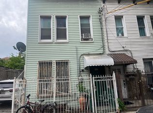 935 Rogers Pl, Bronx, NY 10459