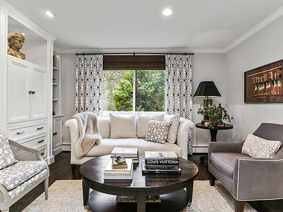 45 Ettl Ln Unit 406 Greenwich-print-016-010-015-4200x2803-300dpi.jpg