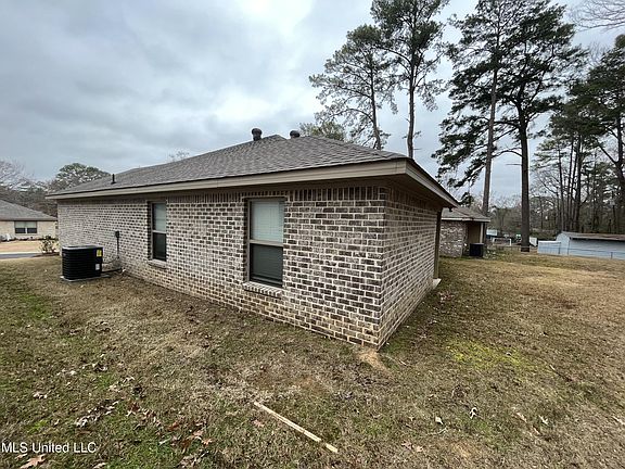 3rd image of 240 Skylane Dr