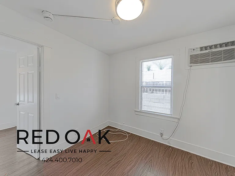 14377 Chatsworth Dr #14377 — Photo 9