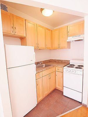 3rd image of 434 E 84th St APT 4C