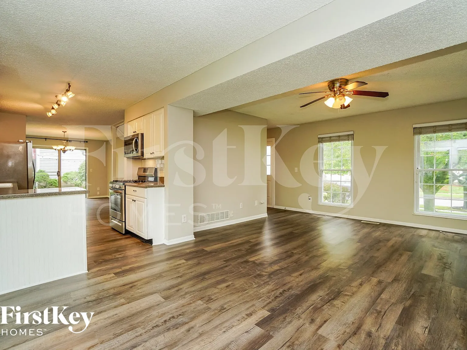 3 bed, 2.5 bath, 1586 sqft, $2,765 — Photo 3