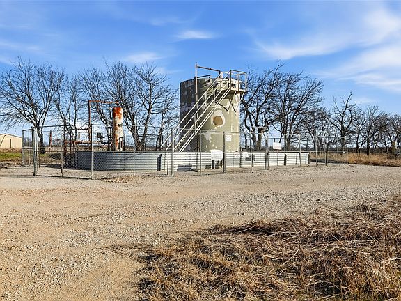 3rd image of Donald Rd