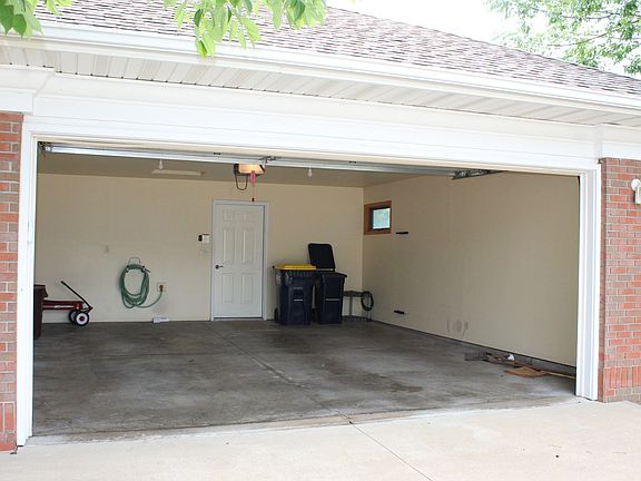 3rd image of 1510 Somerset Ln