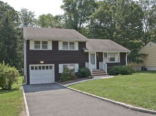 112 N Summit Ave, Chatham, NJ