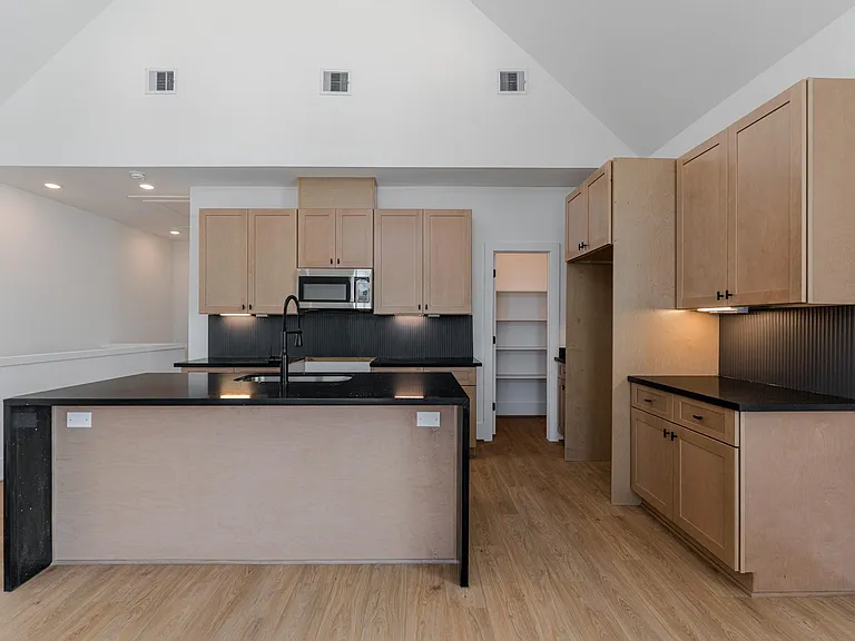 7605 Victory Reserve St — Photo 7