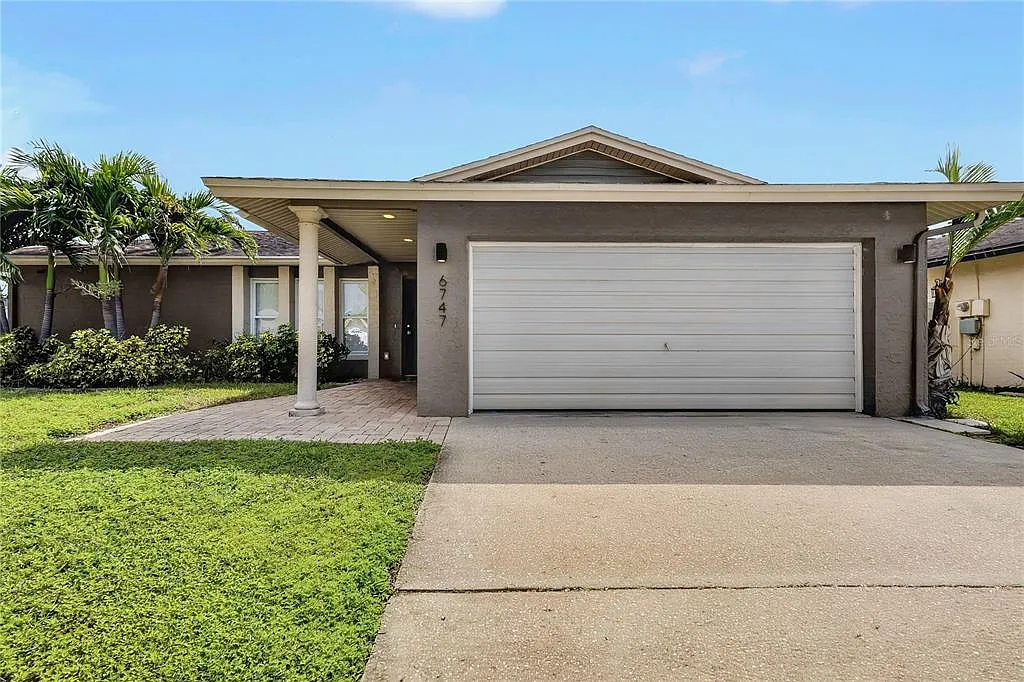 3 bed, 2.0 bath, 1528 sqft, $3,000 — Photo 2