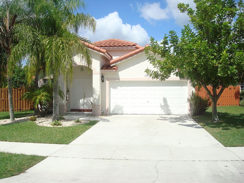 1st image of 14713 Vista Luna Dr
