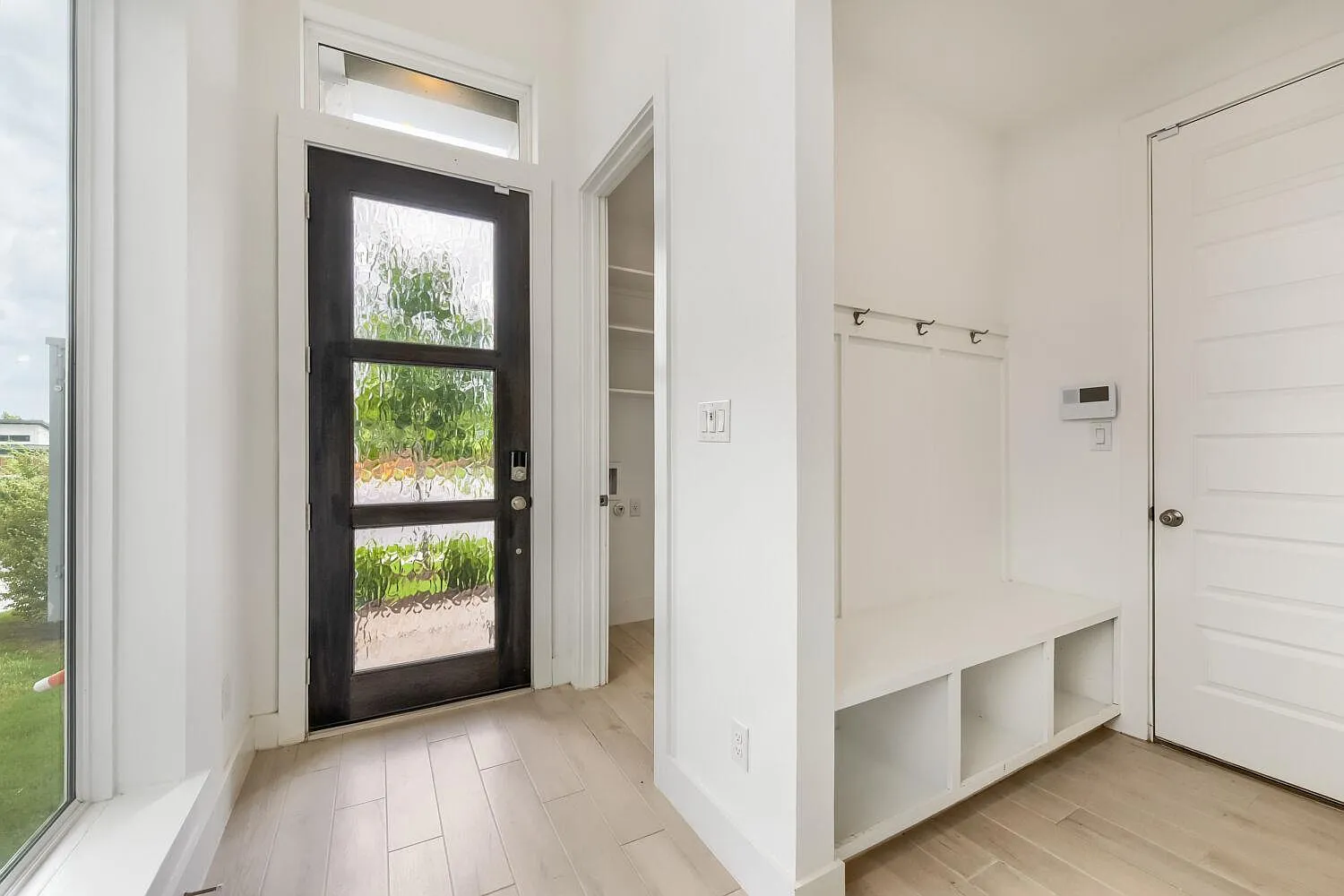 4 bed, 3.5 bath, 2322 sqft, $3,000 — Photo 4