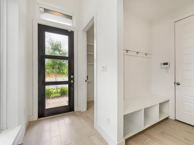 1505 Seeger Dr — Photo 4