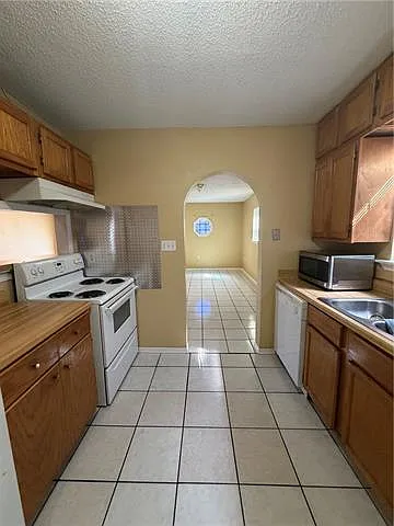 2 bed, 1.0 bath, 900 sqft, $1,100 — Photo 4