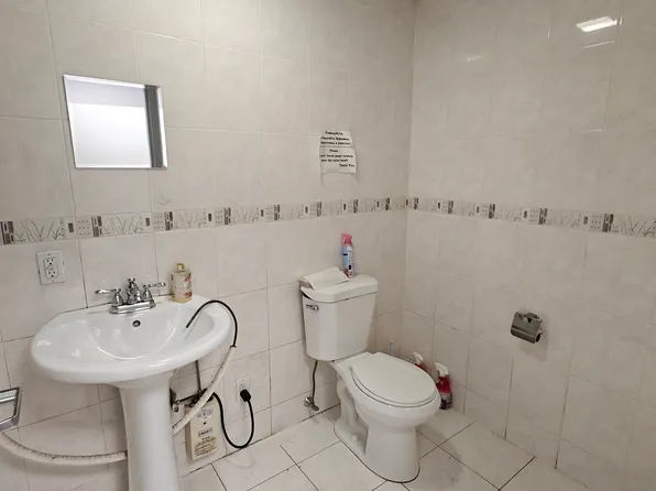 8686 Bay Parkway image 10 of 12