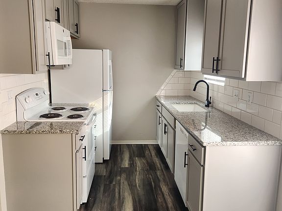 4th image of 525 S Edwards St #525