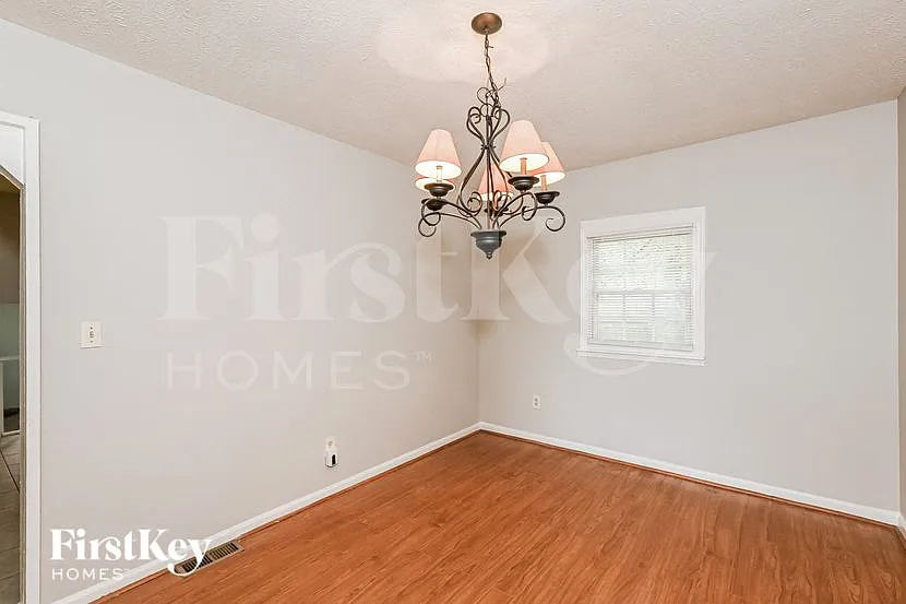 4 bed, 2.0 bath, 1556 sqft, $1,890 — Photo 3