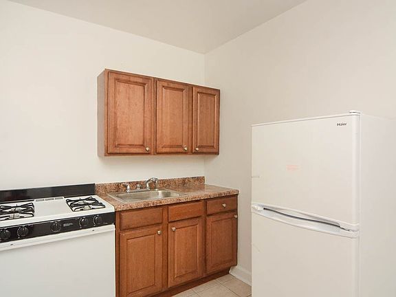 2nd image of 5417 N Kenmore Ave #114