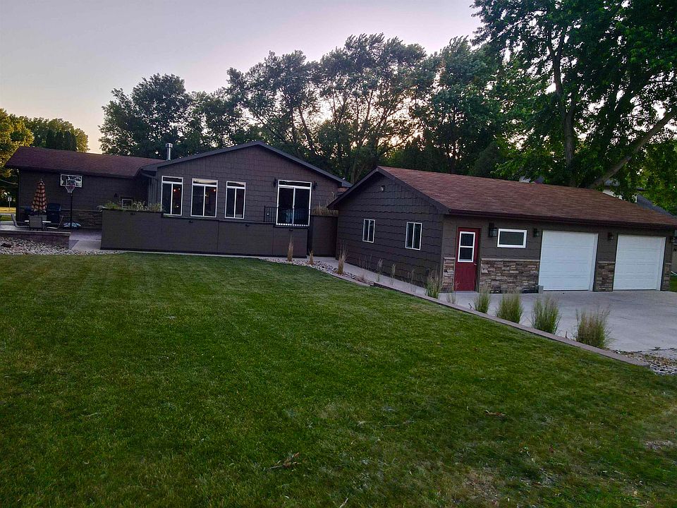 1st image of 105 N Emerald Dr