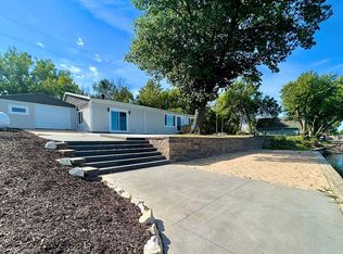 1902 Platte River Dr, Bellevue, NE 68123
