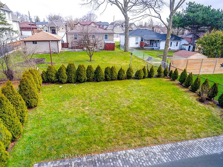 229 Baker Ave — Photo 33