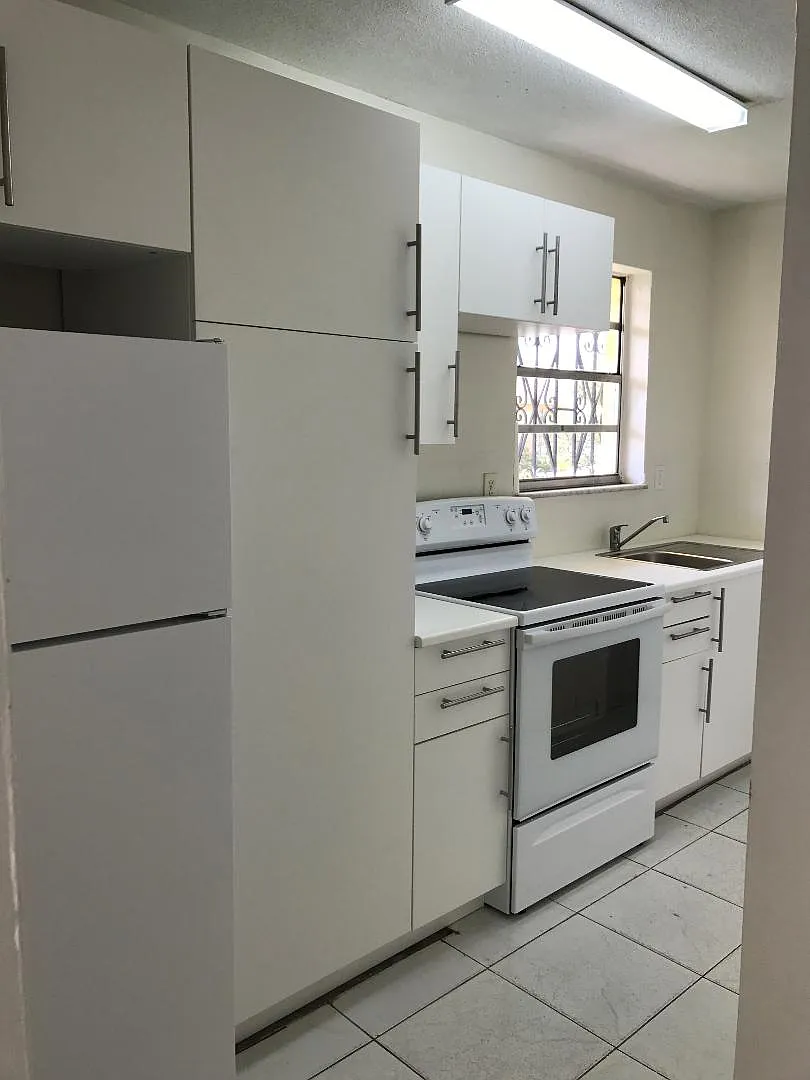 2 bed, 750 sqft, $2,200 — Photo 2