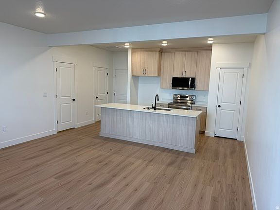3rd image of 671 N 280 W