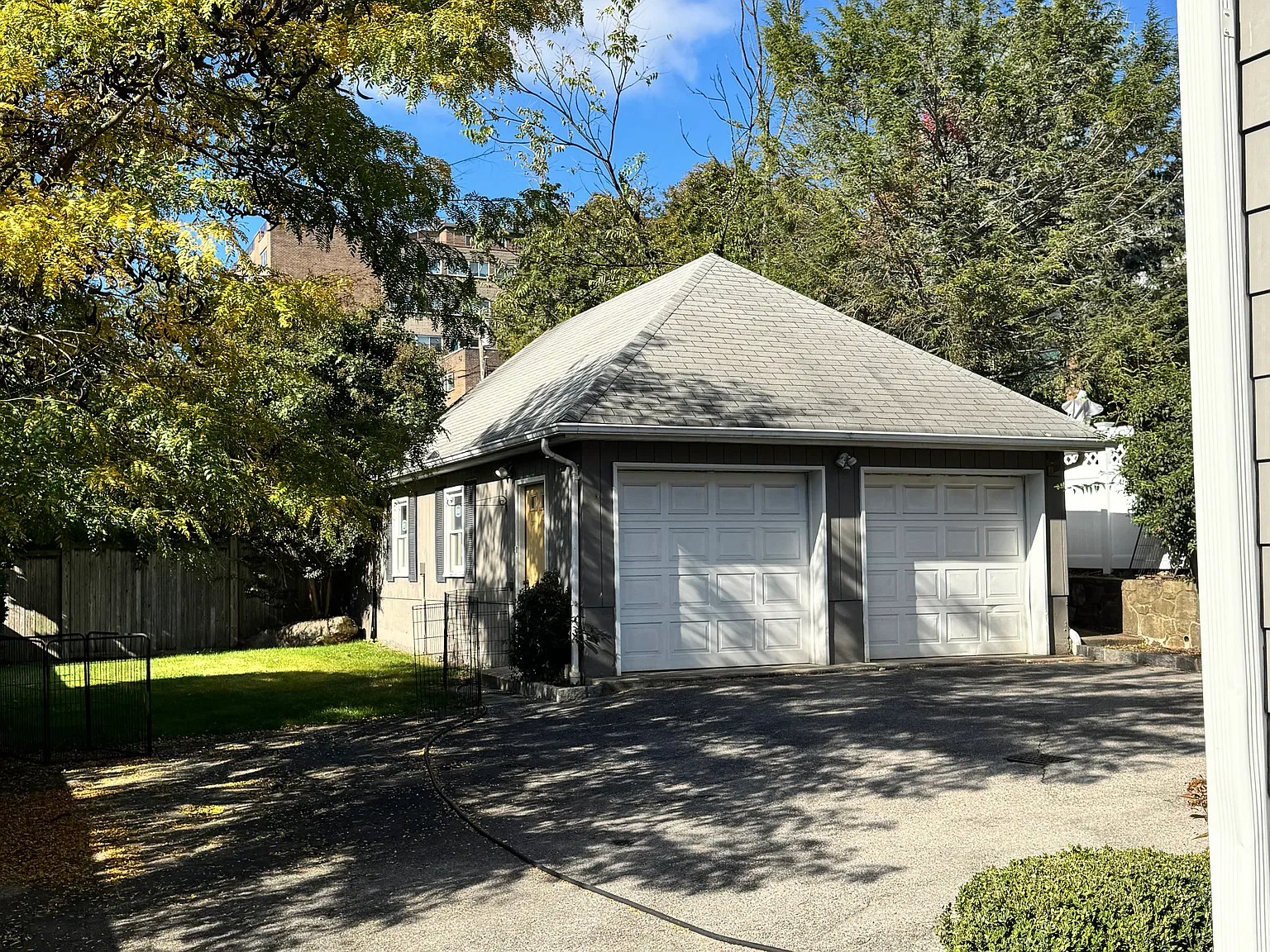 3 bed, 2.5 bath, 2000 sqft, $6,300 — Photo 2