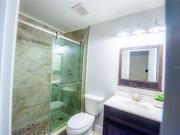 3rd image of 499 SE 13th St APT 5E