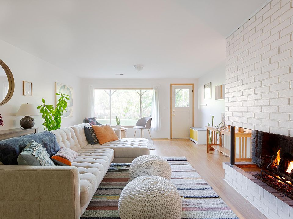 Living Room w/ Fireplace