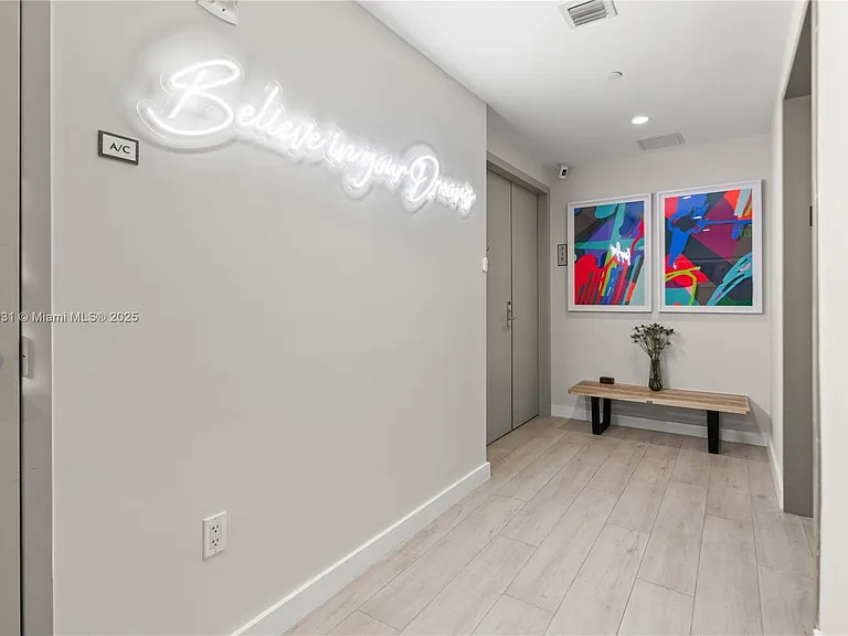 488 NE 18th St #715 — Photo 36
