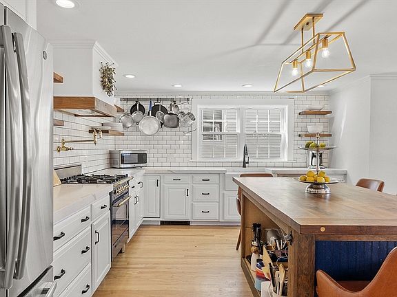 5th image of 27 Washington St