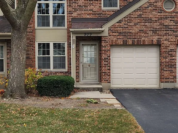 909 Carlisle Ave, Westmont, IL 60559