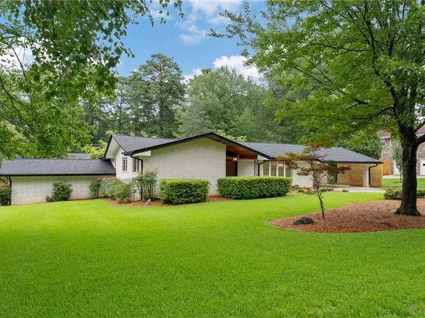 2401 Henderson Pines Ct, Tucker, GA 30084