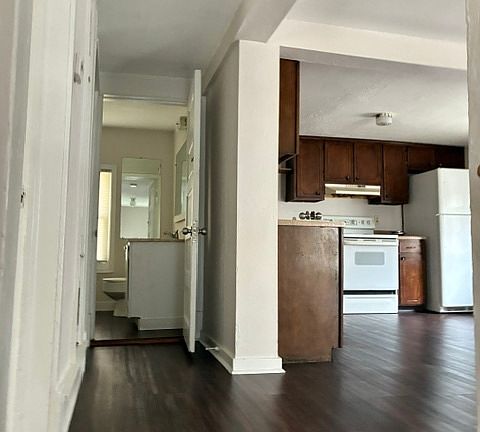 4th image of 2250 Sheldon St #2