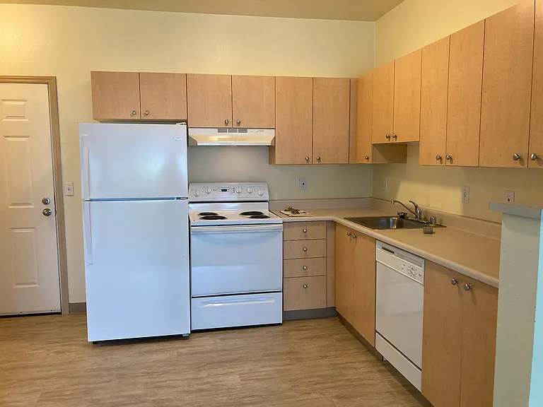 Oasis Apartments — Photo 39