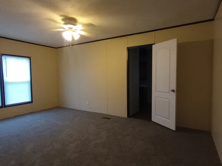 913 Western Trl — Photo 4