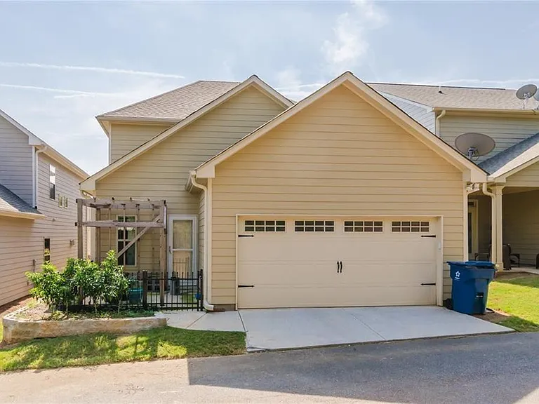 449 Privet Cir — Photo 8