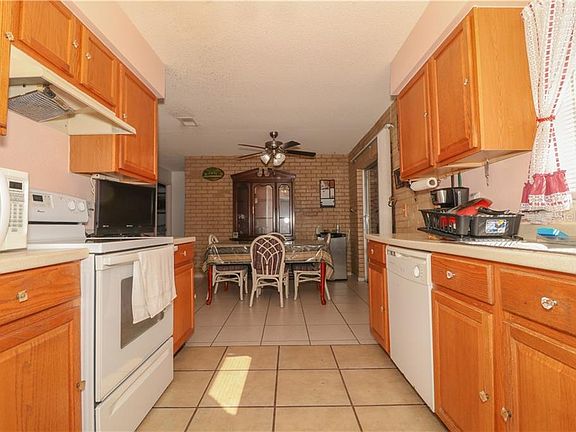 3rd image of 222 E Cedarwood Cir