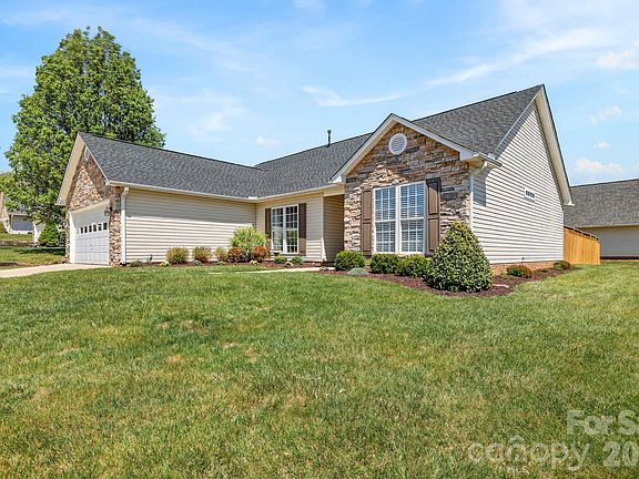 2nd image of 25 Livingston Farm Rd