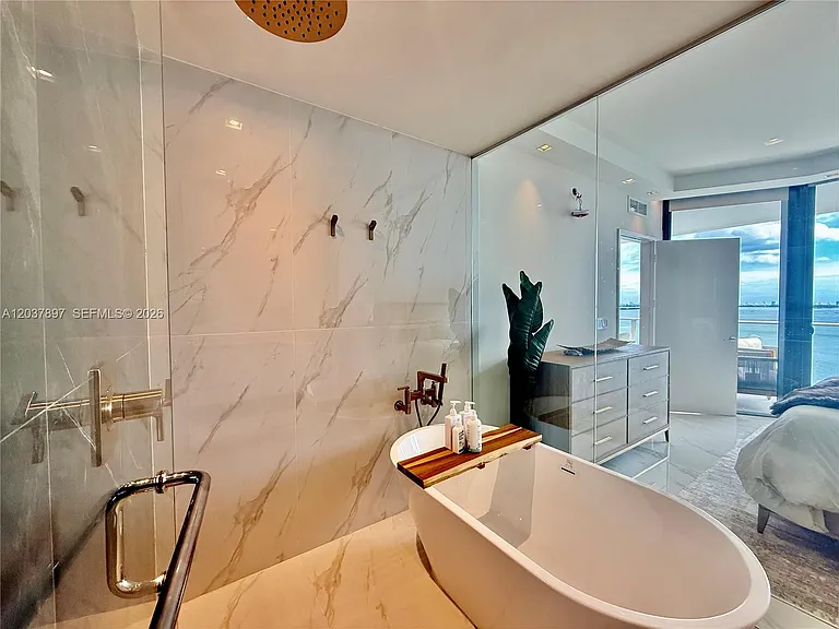 700 NE 24th St #1002 — Photo 10